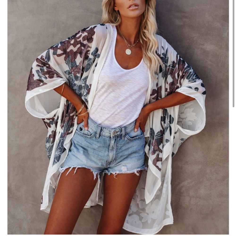 Vici Posey Velvet Floral Kimono NWT One-size
